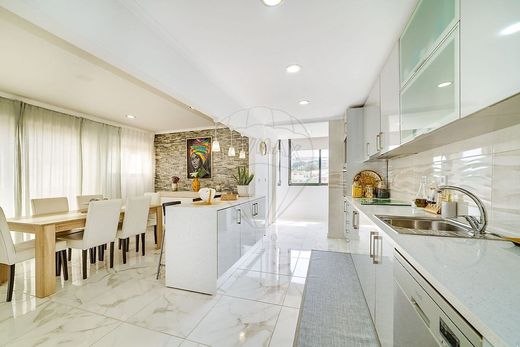 Villa in Ramada e Caneças, Odivelas