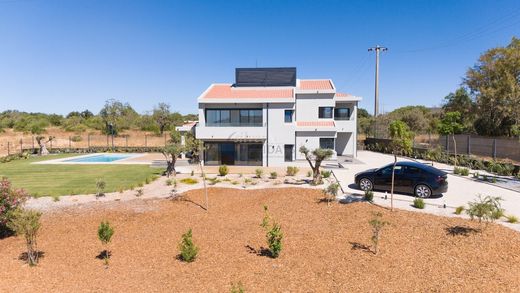 Villa in Quarteira, Loulé