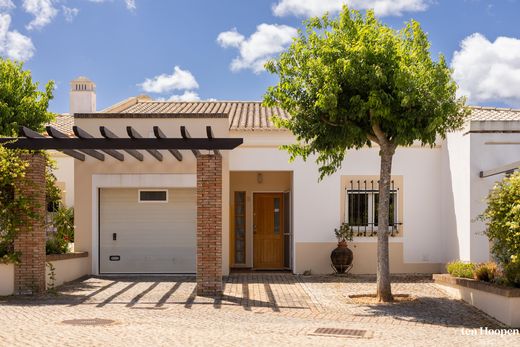 Townhouse in Mexilhoeira Grande, Portimão