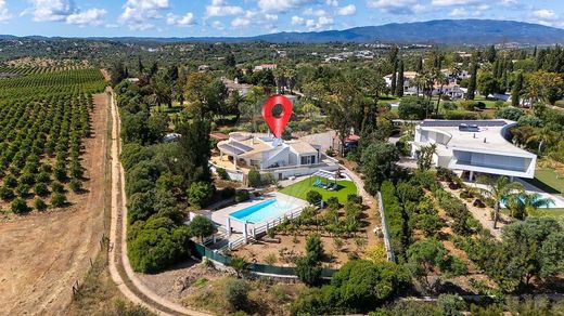 Villa in Mexilhoeira Grande, Portimão