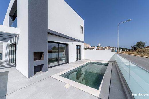 Villa in Mexilhoeira Grande, Portimão