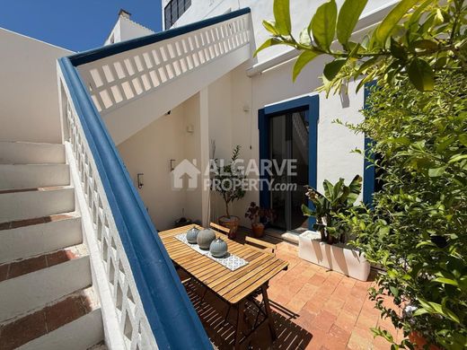 Villa - Faro (Sé e São Pedro), Faro