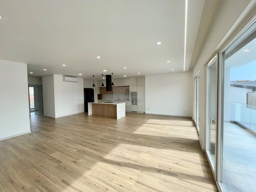 Apartment / Etagenwohnung in Lourinhã, Lissabon