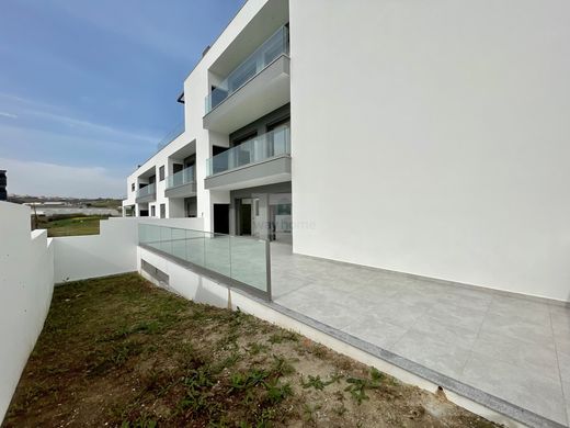 Apartment / Etagenwohnung in Lourinhã, Lissabon