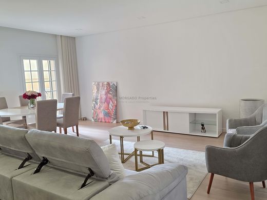 Apartment / Etagenwohnung in Amadora, Lissabon