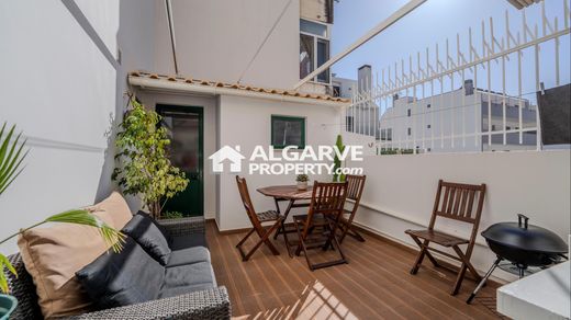 Apartment / Etagenwohnung in Faro (Sé e São Pedro), Faro