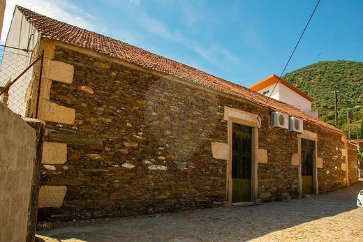 Rural ou fazenda - São João da Pesqueira, Viseu