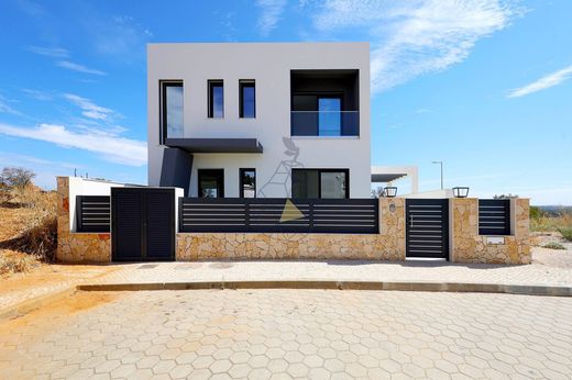 Villa Mexilhoeira Grande, Portimão