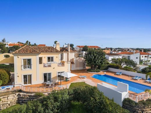 Villa in Almancil, Loulé