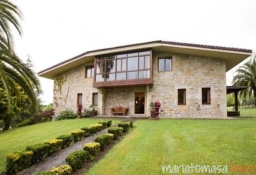 Townhouse in Loiu, Biscay