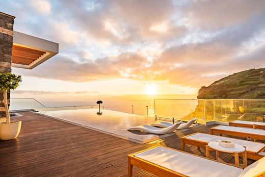 Villa for sale in Câmara de Lobos
