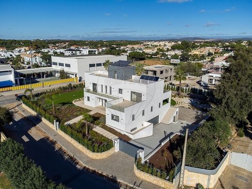 Villa in Quarteira, Loulé