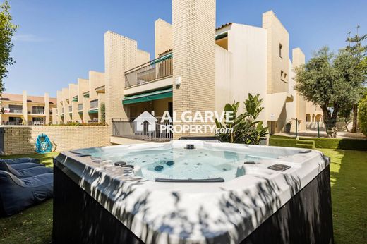 Mehrfamilienhaus in Boliqueime, Loulé