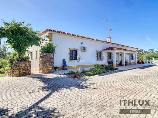 ﻣﻨﺰﻝ ﺭﻳﻔﻲ/ ﺑﻴﺖ ﻤﺰﺭﻋﺔ ﻓﻲ Montemor-o-Novo, Montemor-O-Novo