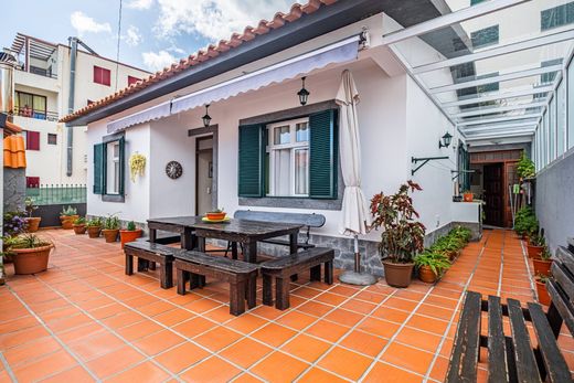 빌라 / Santa Cruz, Madeira