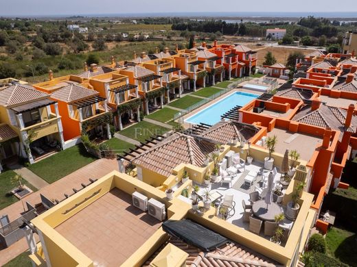 Villa Plurifamiliare a Luz de Tavira e Santo Estêvão, Tavira