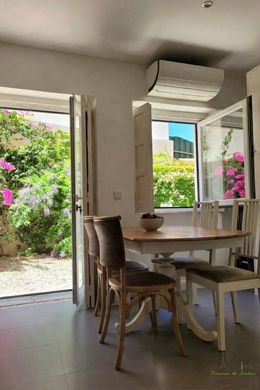Apartment / Etagenwohnung in Campolide, Lisbon