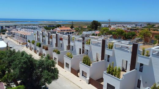 Moncarapacho e Fuzeta, Olhãoのタウンハウス