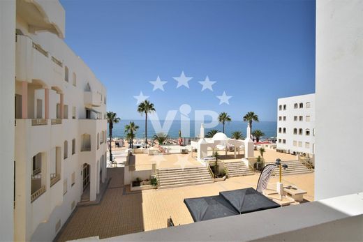 Apartment / Etagenwohnung in Quarteira, Loulé