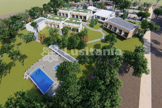 أرض ﻓﻲ لولي, Loulé