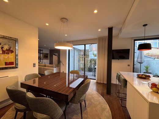 ﻓﻴﻼ ﻓﻲ بورتو, Porto