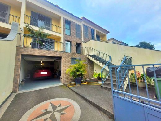 Machico, Madeiraのヴィラ