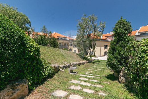 Apartment / Etagenwohnung in Alcabideche, Cascais