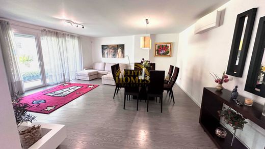 Apartment / Etagenwohnung in Oeiras, Lissabon