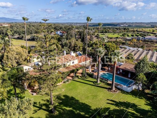 Villa in Mexilhoeira Grande, Portimão