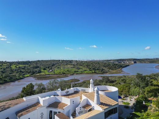 Detached House in Lagoa, Distrito de Faro