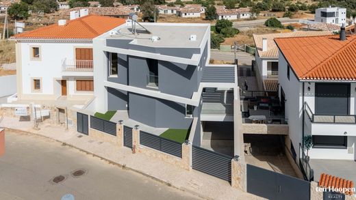 Villa en Mexilhoeira Grande, Portimão