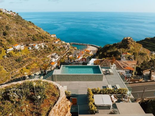 Apartment / Etagenwohnung in Calheta, Madeira