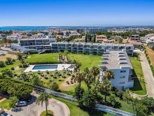Apartment / Etagenwohnung in Albufeira e Olhos de Água, Albufeira