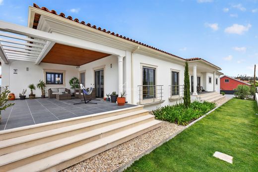 Villa a Ortigosa, Leiria