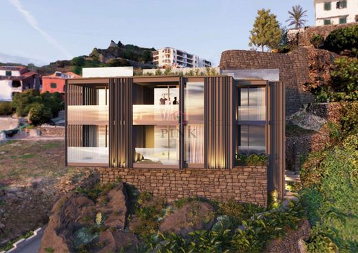 Apartment / Etagenwohnung in Calheta, Madeira