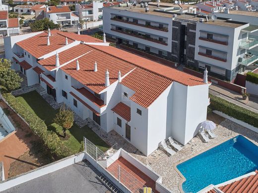 Villa in Albufeira e Olhos de Água, Albufeira