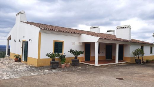 ‏בתים כפריים או חוות ב  Alvito, Distrito de Beja