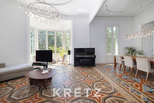 Apartment / Etagenwohnung in Barcelona, Provinz Barcelona