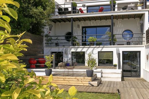Luxe woning in Suresnes, Hauts-de-Seine