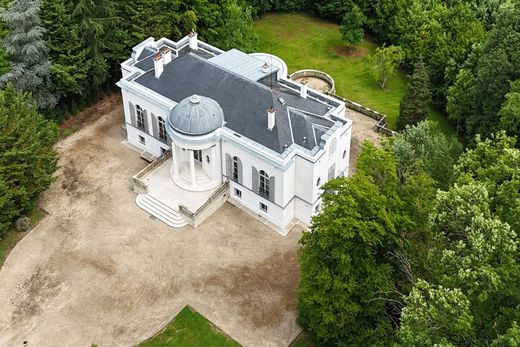 Luxe woning in Louveciennes, Yvelines