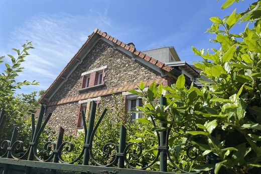 Luxe woning in Chaville, Hauts-de-Seine