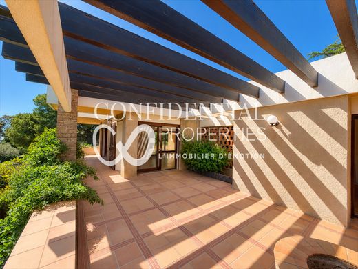 Luxury home in Six-Fours-les-Plages, Var