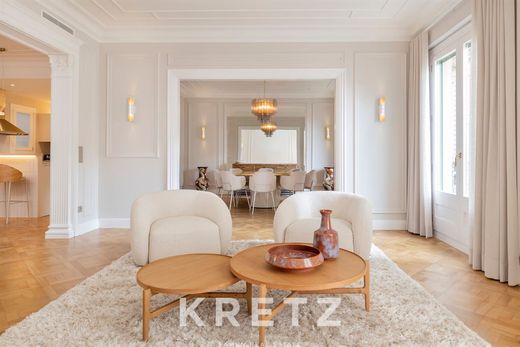 Apartment / Etagenwohnung in Barcelona, Provinz Barcelona