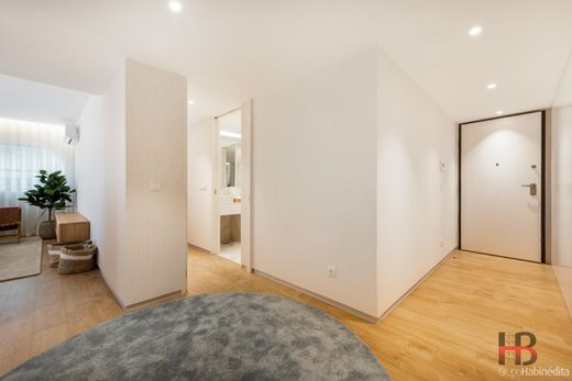 Apartment / Etagenwohnung in Paranhos, Porto