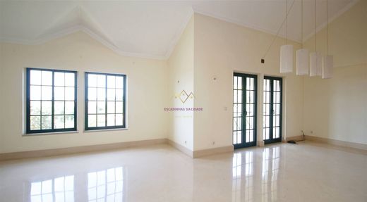 Apartment / Etagenwohnung in Alcabideche, Cascais