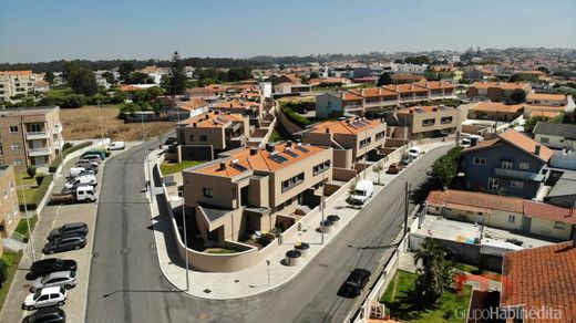 다세대 빌라 / Madalena, Vila Nova de Gaia