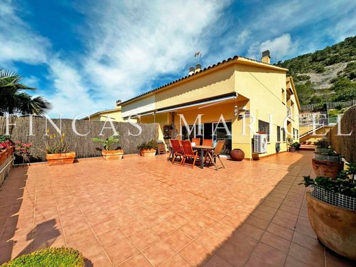 Mehrfamilienhaus in Sitges, Provinz Barcelona