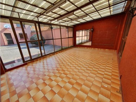 منزل ﻓﻲ Naucalpan de Juárez, Estado de México