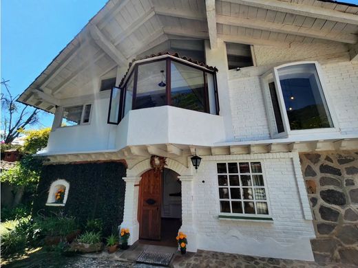 Casa de lujo en Valle de Bravo, Estado de México