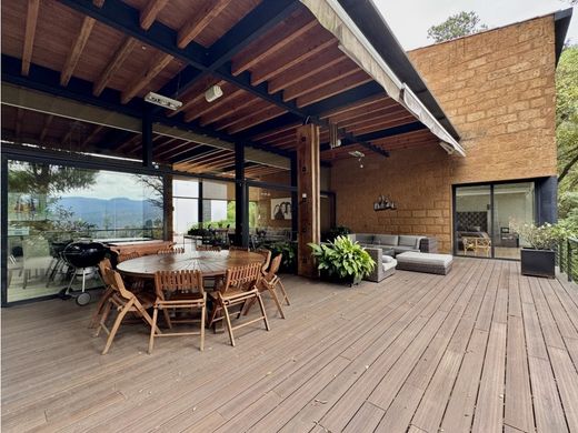 Residential complexes in Valle de Bravo, Estado de México